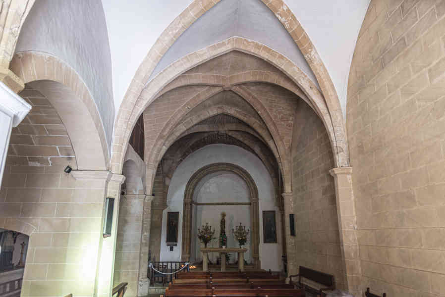 Mallorca - Capdepera 10 - castillo de Capdepera - iglesia.jpg